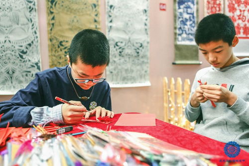 走進(jìn)非遺 剪紙 樺樹(shù)皮畫 麥秸畫 手工布藝 黑陶 烙畫葫蘆 走進(jìn)冰雪非遺節(jié)特色 傳承 展區(qū)