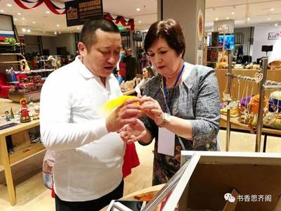 薪火相傳，巧手繪非遺——記哈爾濱市尚威志愿者協(xié)會(huì)文化志愿者分會(huì)參加“哈深哈”麥秸畫(huà)展示活動(dòng)